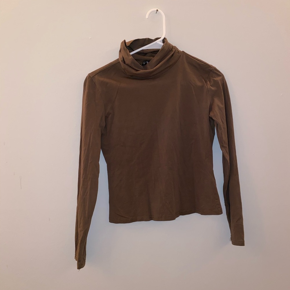 Turtle neck long sleeve top